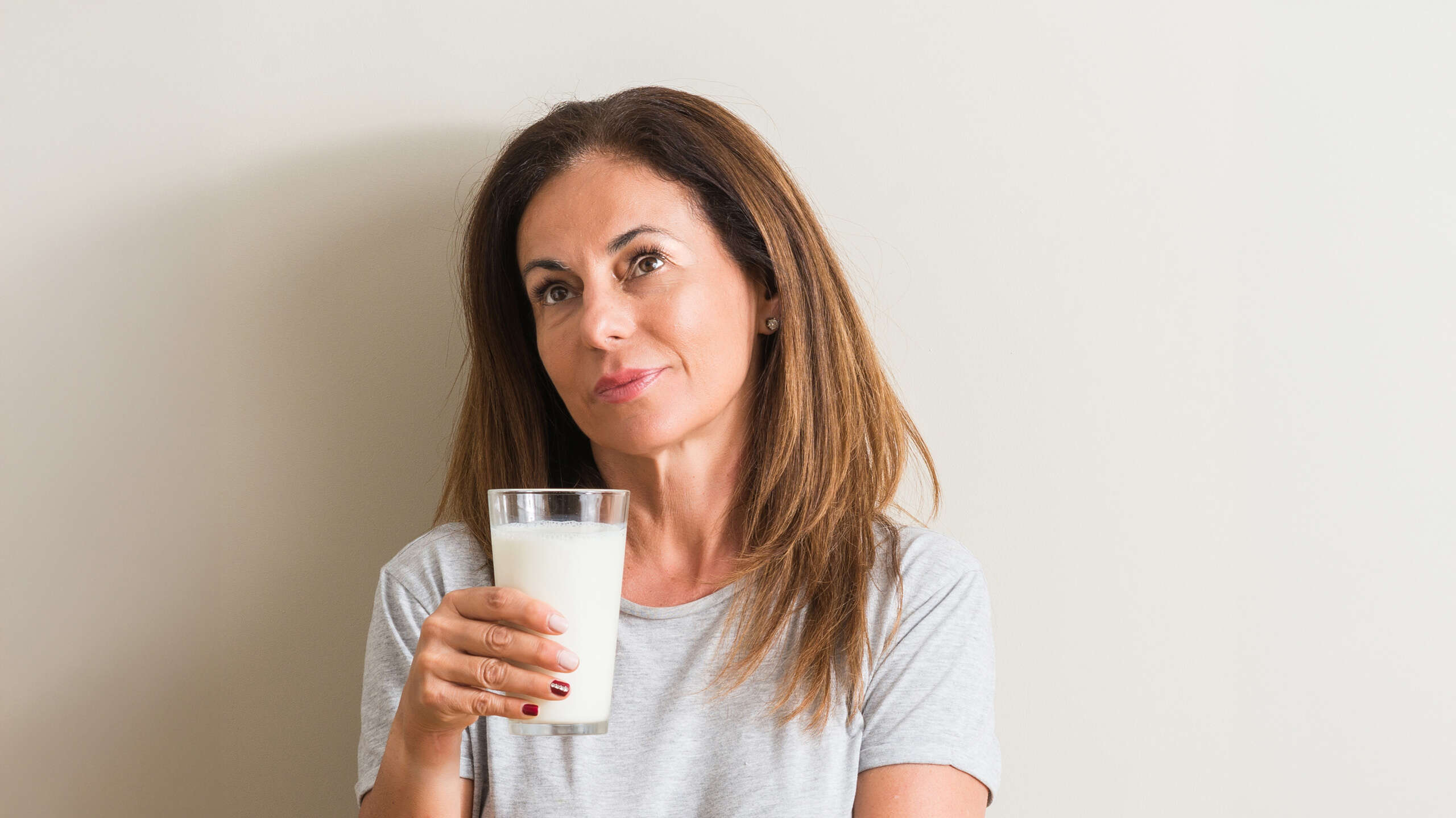 Jak długo przyjmować wapń? Skutki nadmiaru wapnia